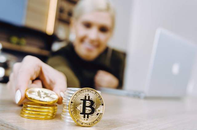 比特币牛市是否已经转换成熊市，是阶段性的回调还是瀑布将至