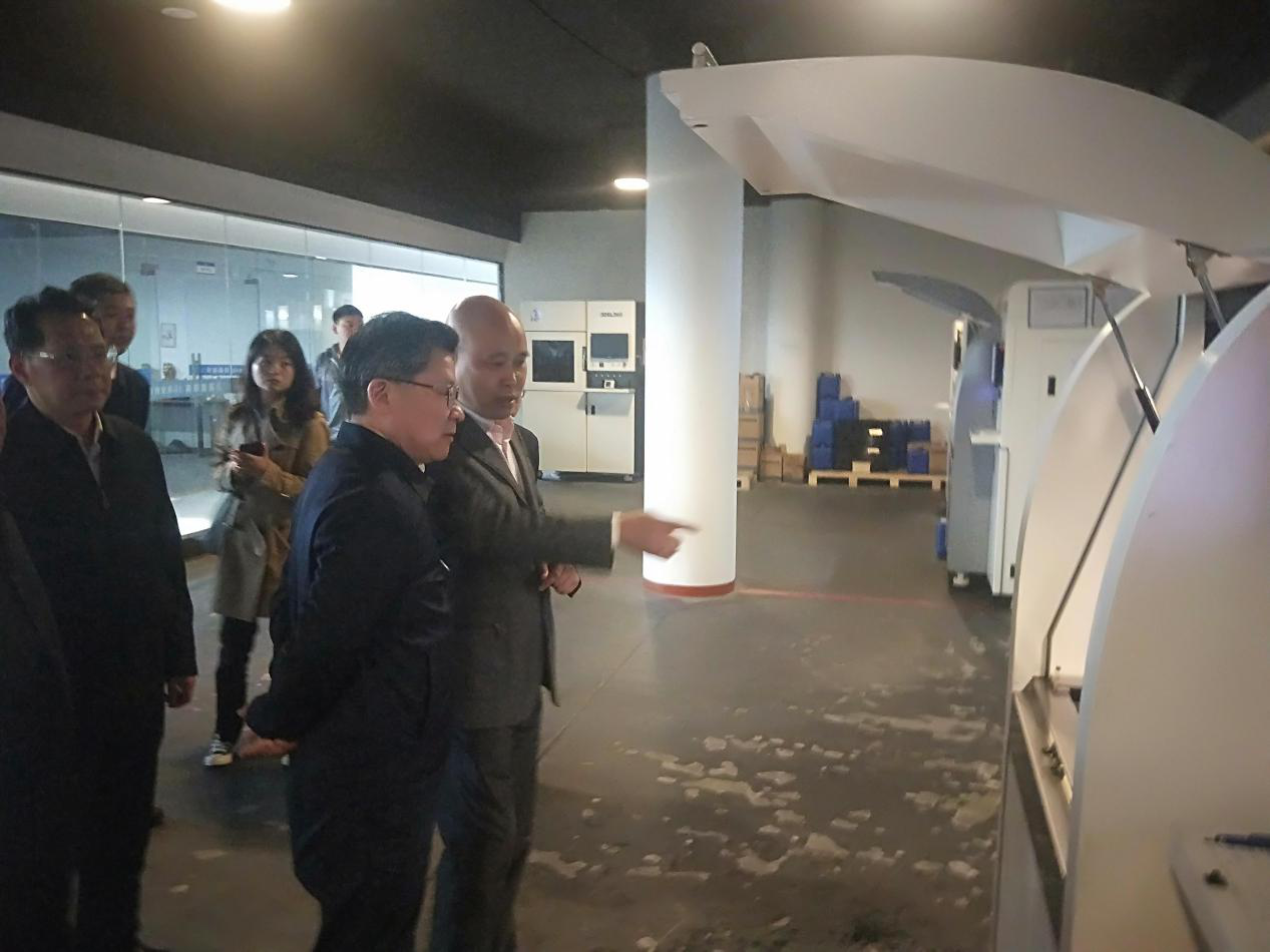 市委书记曹炯芳来“数造湖南”调研    仔细了解公司情况，称赞公司发展得很好