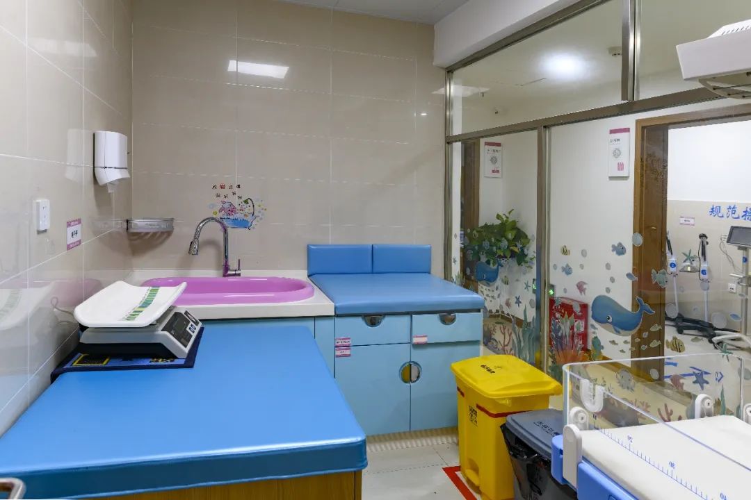 湘潭县卫健局退休老干部参观考察湘潭县妇幼保健院新院