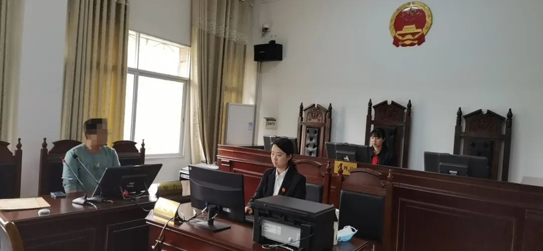 「教育整顿•为民办实事」放弃休息，只为方便当事人
