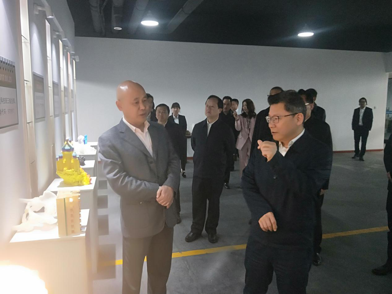 市委书记曹炯芳来“数造湖南”调研    仔细了解公司情况，称赞公司发展得很好