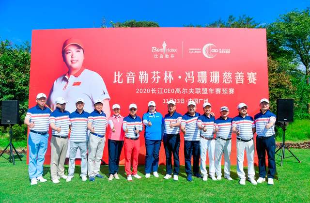 “中国高球一姐”冯珊珊亲力亲为促进中国高尔夫事业，为她点赞！