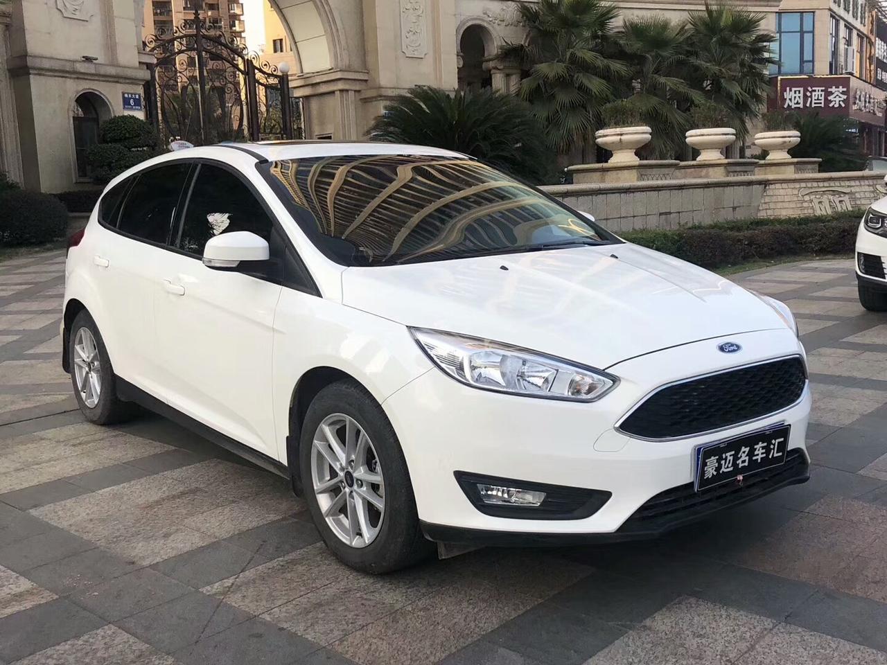 我的福克斯两厢2017款智行风尚版怎么一键升降车窗