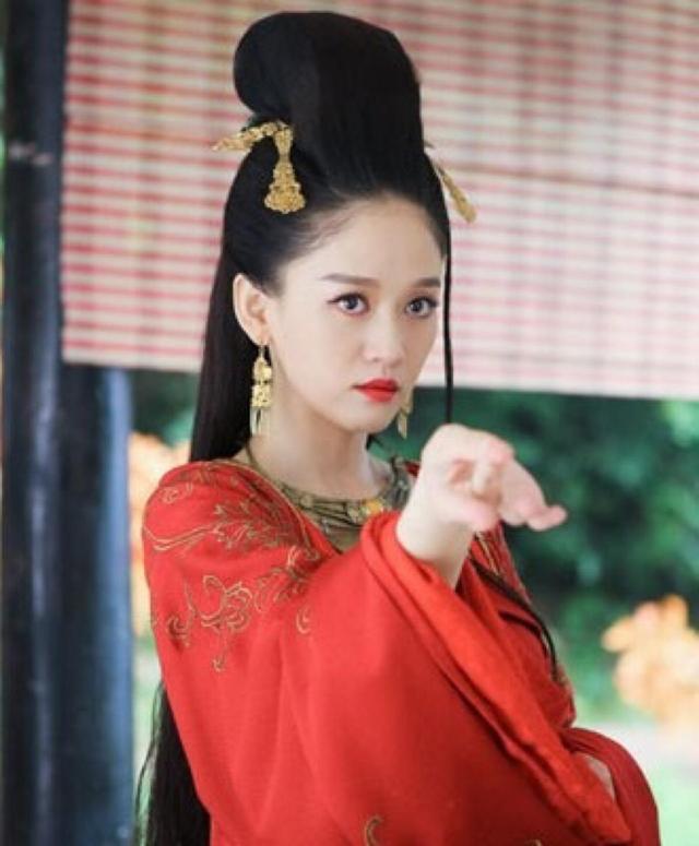 The same is the undefeated Dongfang Fall in love with Linghu Chong, one ...