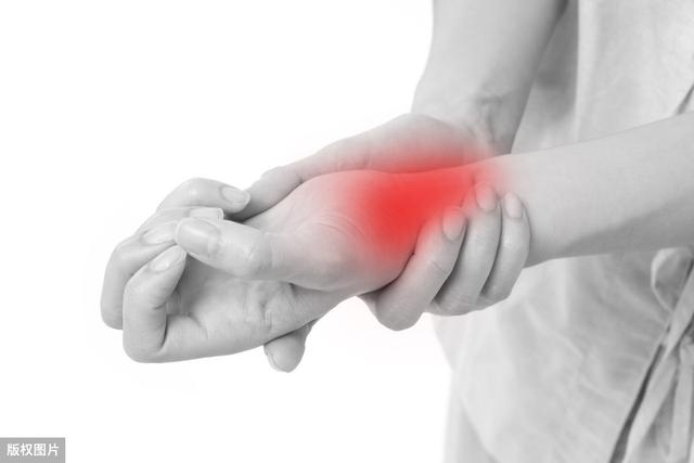 手腕疼痛,使不上力?患上腱鞘炎怎么办?5个方法拯救你的手