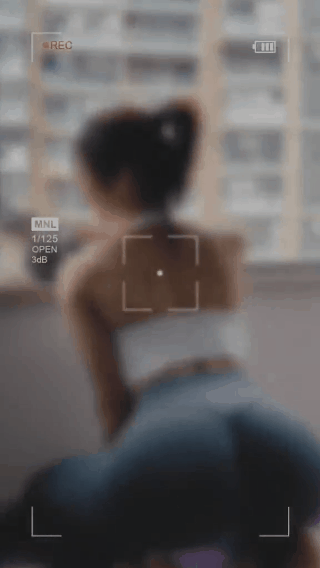 内涵GIF美女图片：一个生活在钢管上的女郎 热门段子 热图2