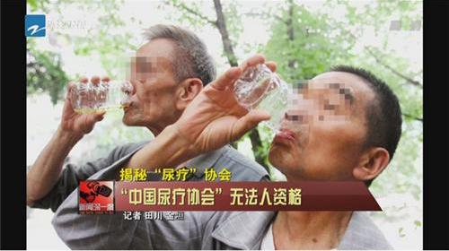 德国猛男三年间每天喝尿养生，但在中国还有比他更虎的...