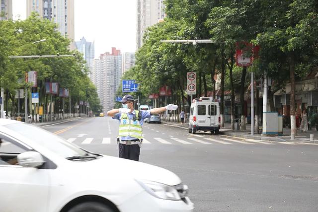 烈日|致敬，烈日下的警色