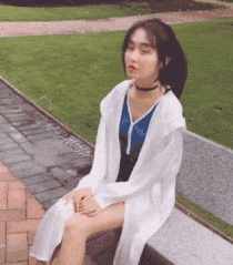 看了脸红的美女GIF动图 这么美的小姐姐你竟然动手