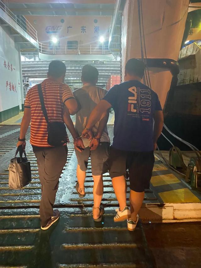 警方|当街杀人潜逃25年落网，警方凭一张签证锁定凶手