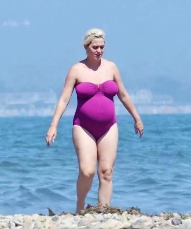 水果姐产女晒照母女同框超温馨 Katy Perry再向布兰妮致歉