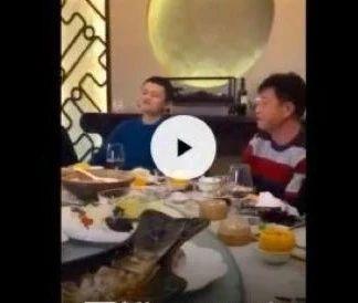 尝试朋友圈炫富定制服务后，我花十块钱钓了一卡车辣妹…