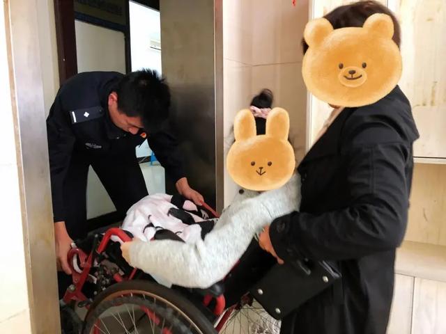 警察|这个姿势，正是人民警察“服务人民”最帅的样子