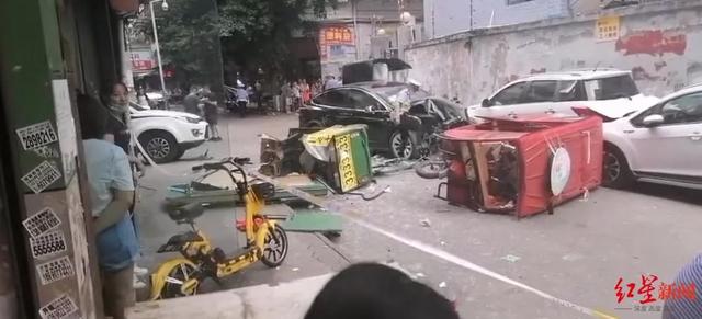 四川南充主城区发生严重车祸：司机已被控制 交警正核实伤亡情况 