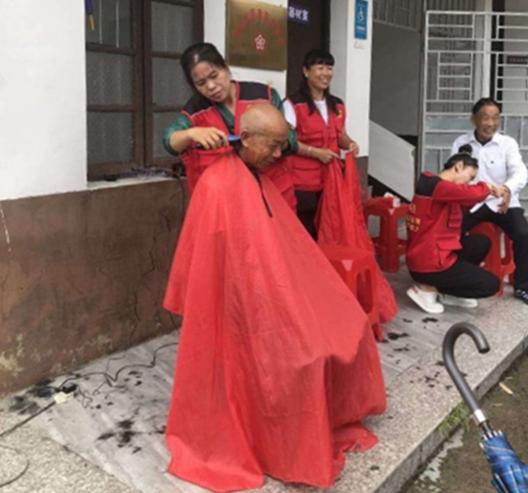 爱心厨房送春风 雷锋服务暖人心(图5)