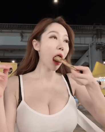 美女会动的内涵GIF图片 ​水岛津实粉衣电梯女 - 第2页 搞笑gif 热图2