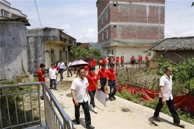 “慈善融真情，爱心无止境”，《发现品牌》栏目组爱心公益行活动（博白站）