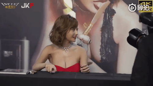 美美的GIF动图：拥有无敌身材的妹子 趣图集 热图7