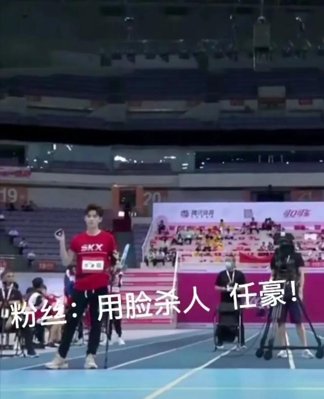 粉丝面对面占爱豆便宜，这都没人管？