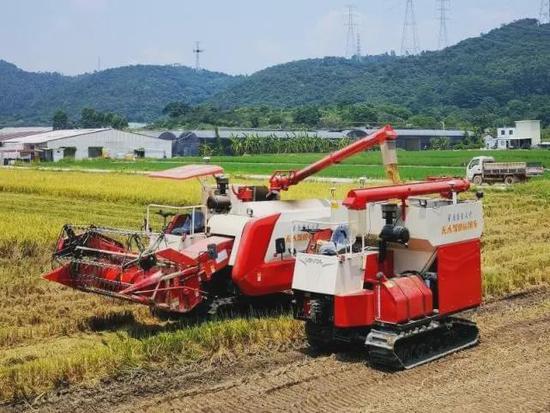 北斗与5G加持，中国无人驾驶农机完成水稻”耕种管收”-最极客