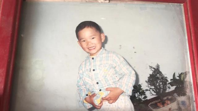 摇滚鼓手17年后应聘保安都被拒：谈什么梦想，那就是个屁！