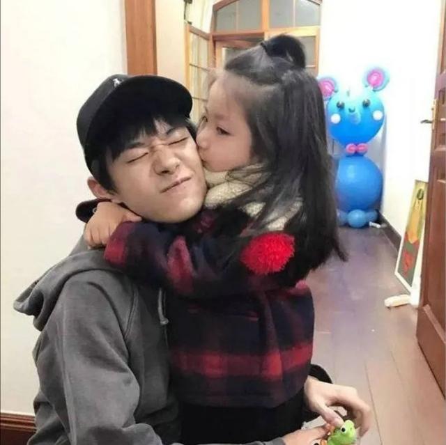 亲过易烊千玺还坐拥两大美男，她也太让人酸了吧！