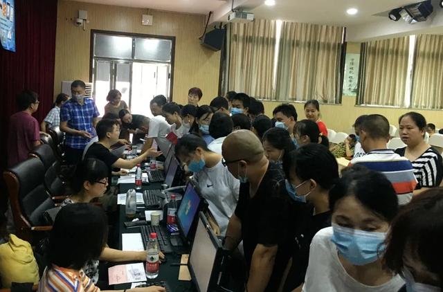 多所中职学校招生爆满，上中职，一样“超车”！