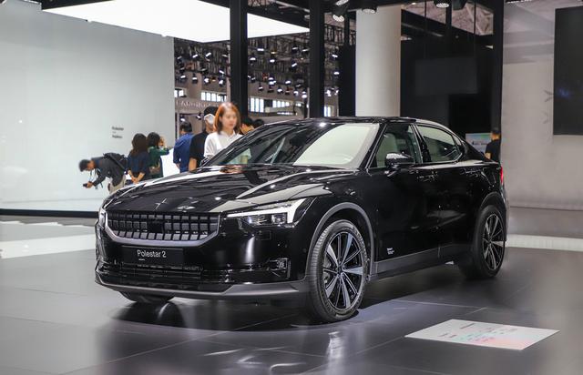 Polestar2极星起点较高，车身设计精简干练