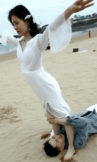 性感妹子的GIF另类图片 车模姐姐的身材爆炸了 热门段子 热图6