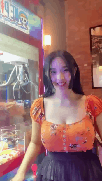 很诱惑人的美女GIF图片 妹子的衣服有点短了 - 第2页 27报 热图1