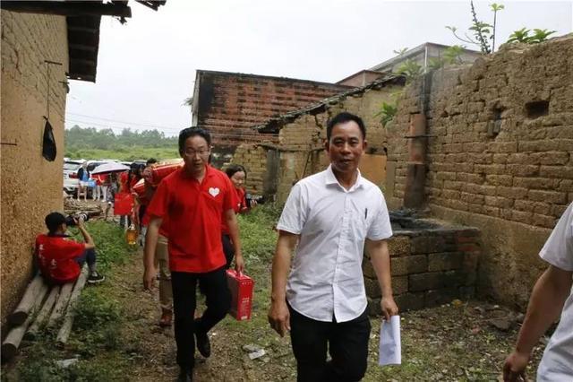 “慈善融真情，爱心无止境”，《发现品牌》栏目组爱心公益行活动（博白站）