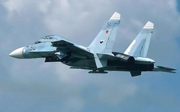 俄罗斯战机拦截美国轰炸机：全球首架六代机 比歼20先进 