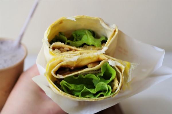 都拿来当主食日照的煎饼,不可以缺少的一部分是家家户户桌子上,保留着