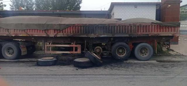 驻河北省涿州市66336部队五名官兵组织军民紧急抢险 突然起火的大货车有救了