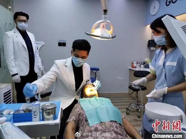前台湾偶像歌手在成都当牙医 在成都有良好口碑