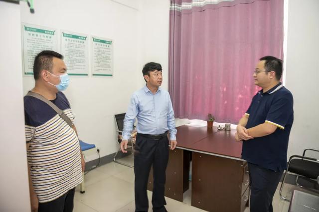 阜阳市妇女儿童医院为扶贫村捐赠医疗器械