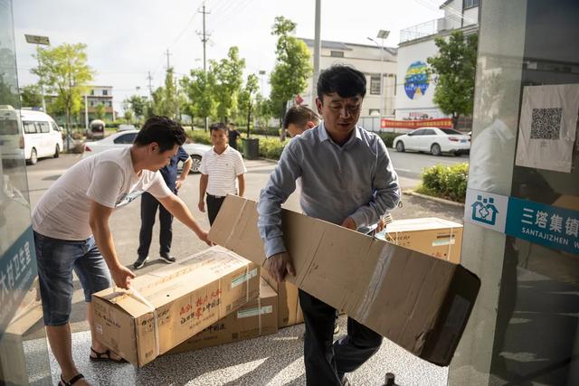 阜阳市妇女儿童医院为扶贫村捐赠医疗器械