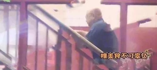 徐峥晒照回应肚子大 暗讽如果是女星又是怀孕热搜