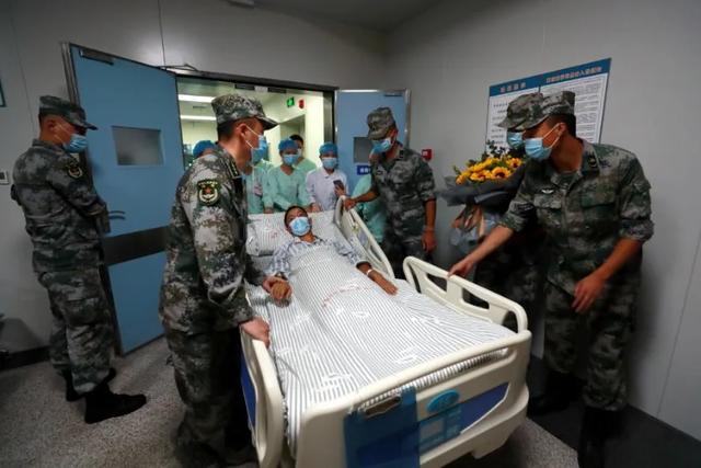 洪水|这么多天了，那位被洪水卷走的小战士怎么样了？