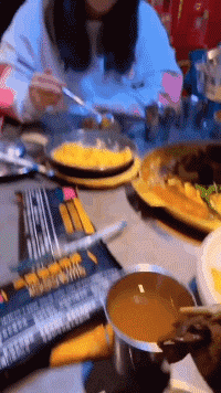 羞羞的美女GIF图片：短发清爽会跳舞的女孩 - 第2页 热门段子 热图3