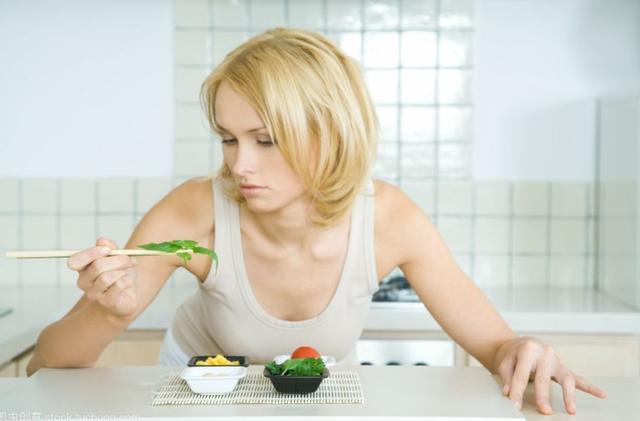 减肥|减肥中，三个标准吃零食，不仅不会胖，还能帮助减肥！