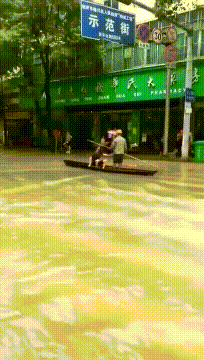 笑哭的动态图：很奇怪么？我只是上来充电的