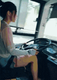 韩国性感美女车模现场GIF动态图片-第2页 轻松一刻 第3张
