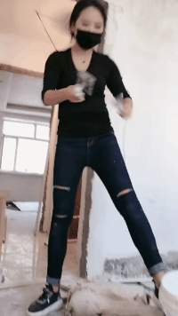 超大胸美女动图：大了大了，出去炸街啦！