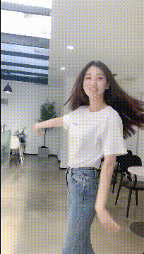瑜伽美女动态图片：听说你有一个大胆的想法？