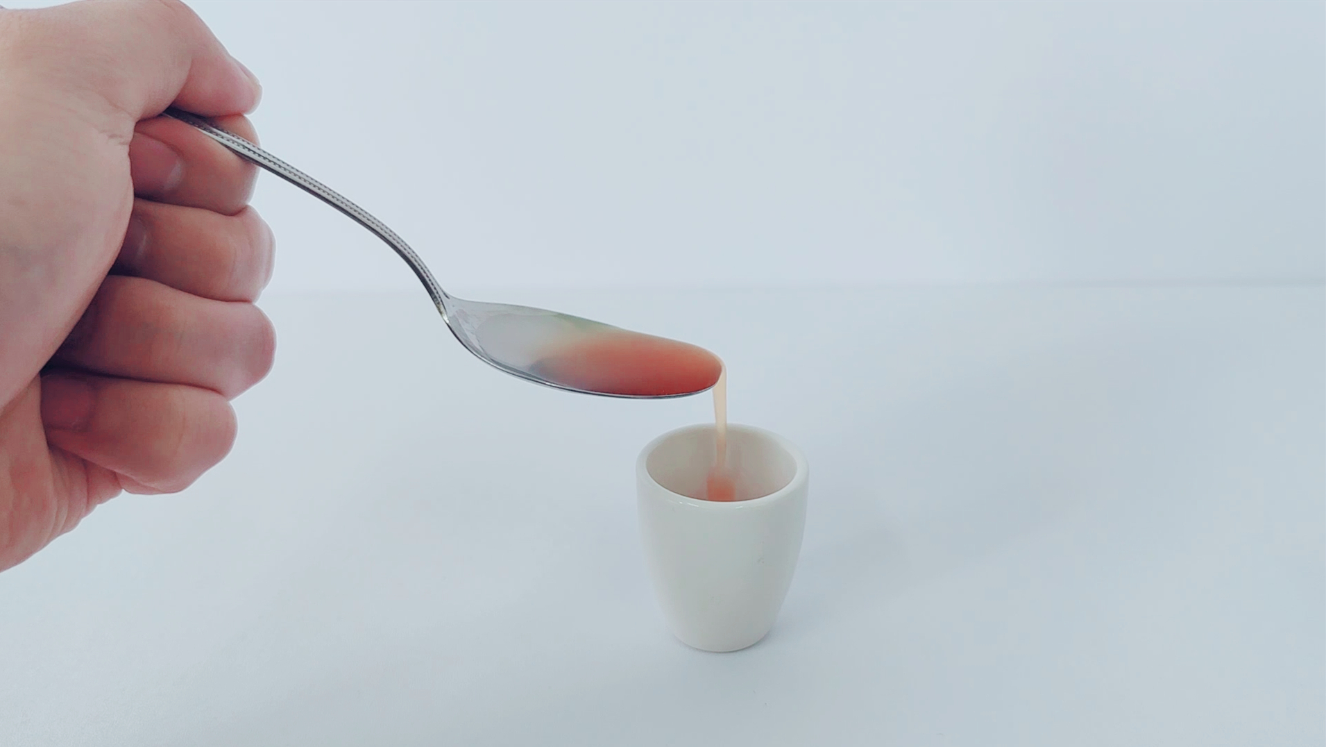 这款玻尿酸人参饮，除了补水，还是可随身携带的养护“小助手”