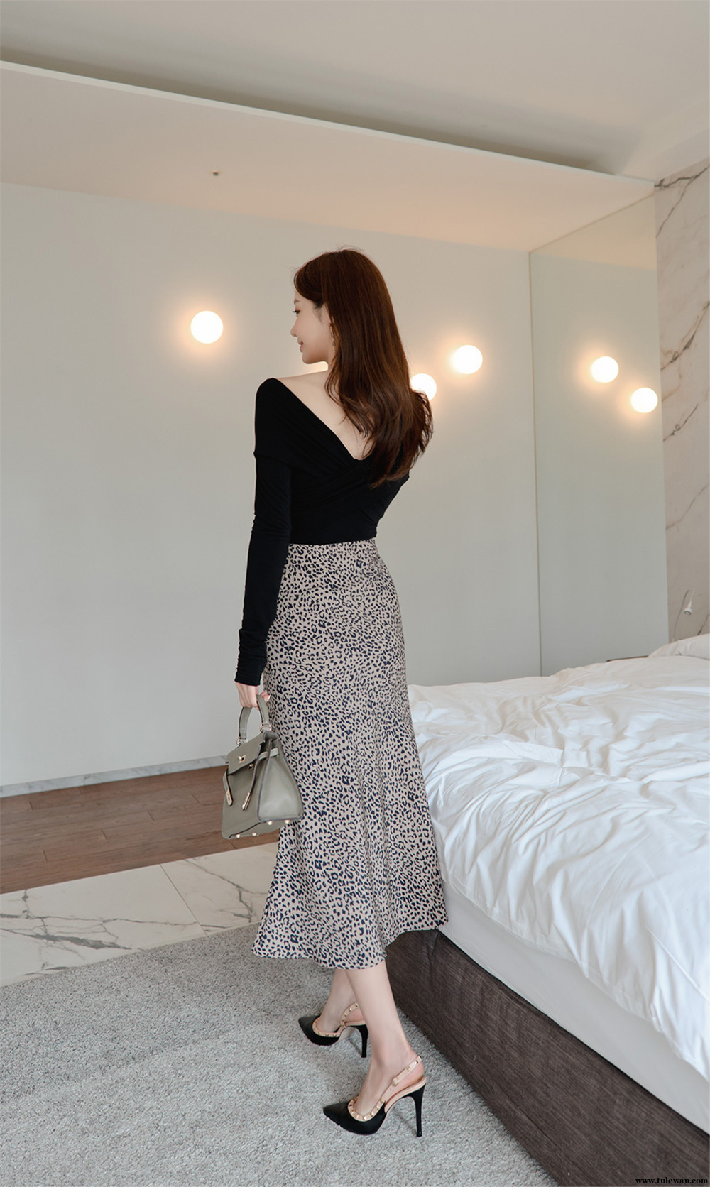 孙允珠丨巴伦西亚纯黑简式豹纹及膝裙