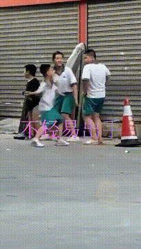 远程输出攻打我方肉盾，应该就是这个场景吧