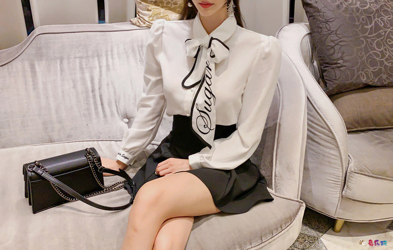 孙允珠丨白汀威士忌西洋字母絮带衣裙