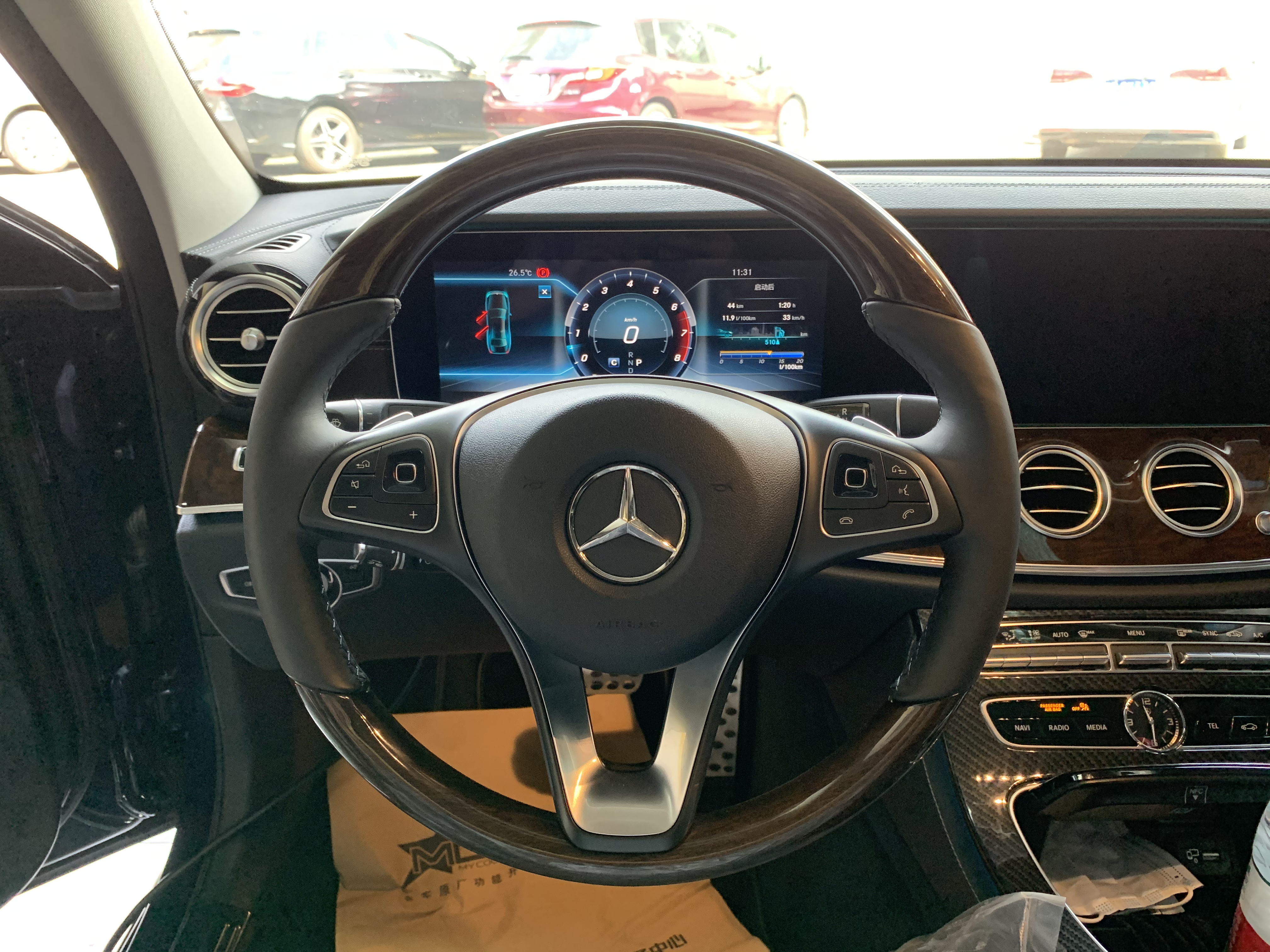 奔驰e级e320改桃木方向盘手感更佳